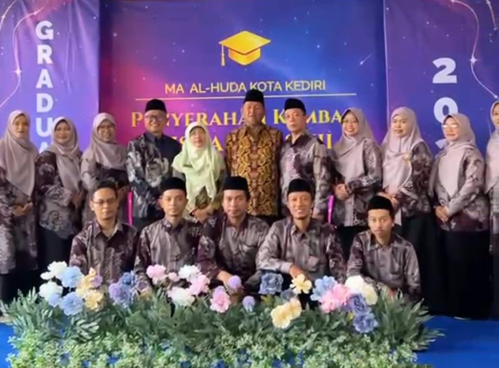 MA Al Huda Kota Kediri Lepas 32 Siswa, 12 Murid Diterima PTN